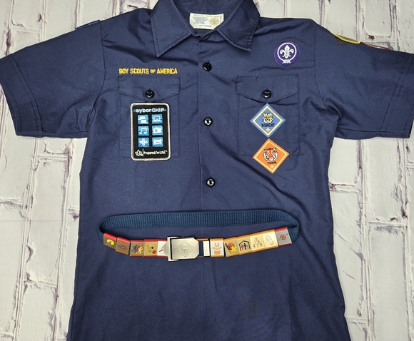 Boy Scouts of America Blue Uniform Shirt Boys Sz M W/ Patches Belt Metal Loops - Picture 1 of 13